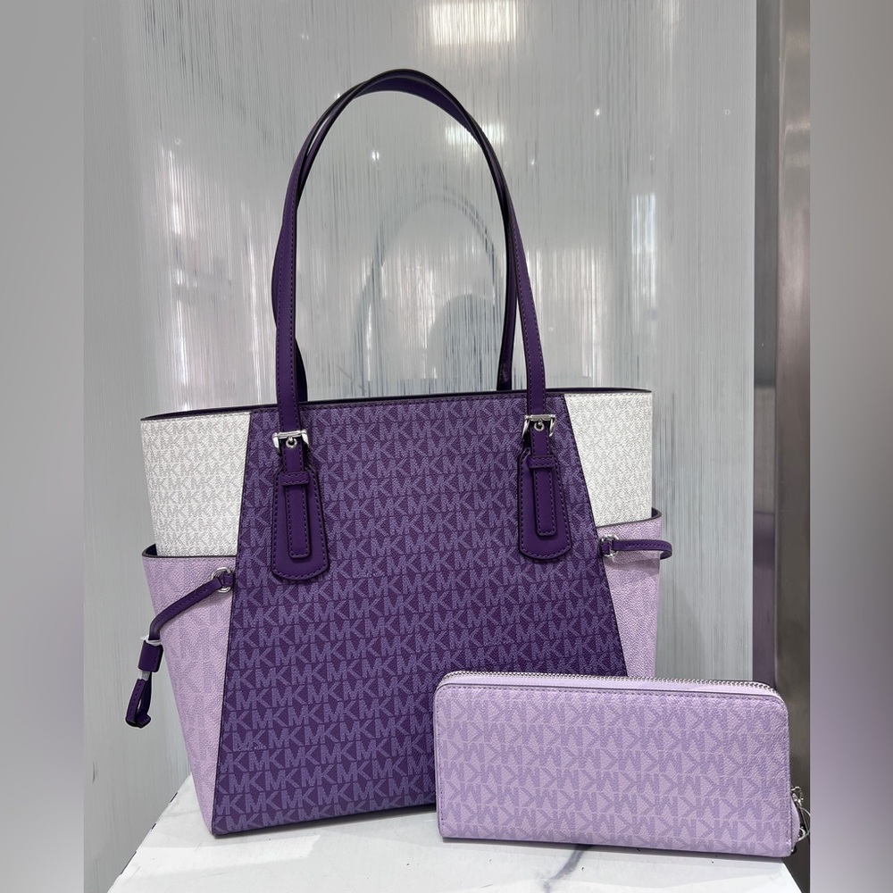 Michael kors Voyager Large Color-Block Signature Logo Tote Bag with wallet - Picture 2 of 12